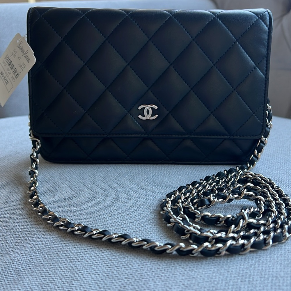 Chanel Wallet On Chain Black Lambskin Like New - Picture 15 of 17